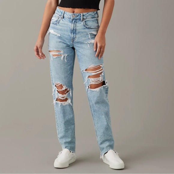 American Eagle Outfitters Denim - AE Strigid ripped mom jean